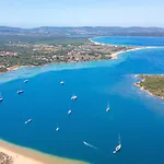 Isa - With Swimming Pool In Costa Serena Just 700 Mt From The Sea Apartahotel