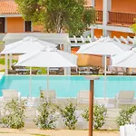 Isa - With Swimming Pool In Costa Serena Just 700 Mt From The Sea Апарт-отель
