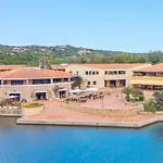 Isa - With Swimming Pool In Costa Serena Just 700 Mt From The Sea