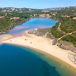 Isa - With Swimming Pool In Costa Serena Just 700 Mt From The Sea 3*