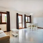 Isa - With Swimming Pool In Costa Serena Just 700 Mt From The Sea 3* Порто-Рафаэль