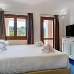 Isa - With Swimming Pool In Costa Serena Just 700 Mt From The Sea Порто-Рафаэль