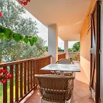 Isa - With Swimming Pool In Costa Serena Just 700 Mt From The Sea 3* Порто-Рафаэль