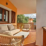 Isa - With Swimming Pool In Costa Serena Just 700 Mt From The Sea Апарт-отель