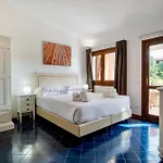 Isa - With Swimming Pool In Costa Serena Just 700 Mt From The Sea 3*