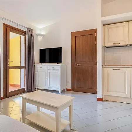 Isa - With Swimming Pool In Costa Serena Just 700 Mt From The Sea Aparthotel Porto Rafael
