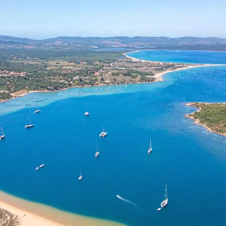 Isa - With Swimming Pool In Costa Serena Just 700 Mt From The Sea Aparthotel