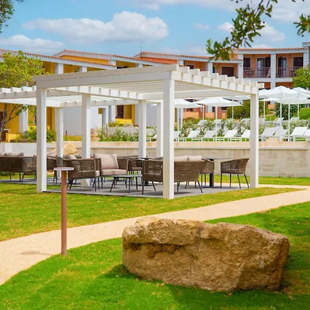 Isa - With Swimming Pool In Costa Serena Just 700 Mt From The Sea Ξενοδοχείο με διαμερίσματα Porto Rafael