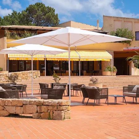Isa - With Swimming Pool In Costa Serena Just 700 Mt From The Sea