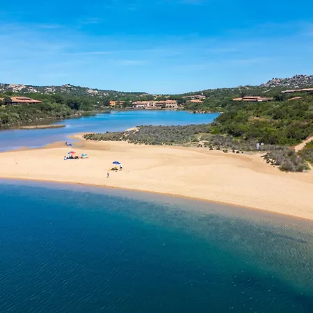 Isa - With Swimming Pool In Costa Serena Just 700 Mt From The Sea 3*