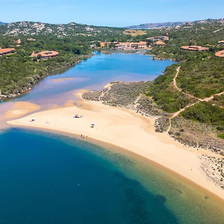 Isa - With Swimming Pool In Costa Serena Just 700 Mt From The Sea 3*
