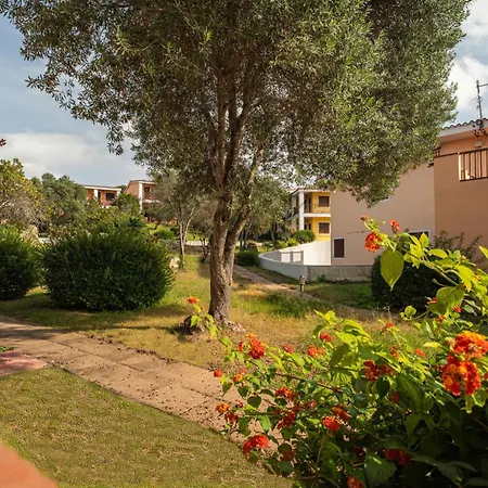 Isa - With Swimming Pool In Costa Serena Just 700 Mt From The Sea Porto Rafael