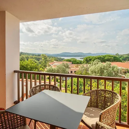 Isa - With Swimming Pool In Costa Serena Just 700 Mt From The Sea Aparthotel 3*