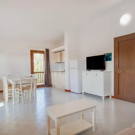 Aparthotel Isa - With Swimming Pool In Costa Serena Just 700 Mt From The Sea Porto Rafael