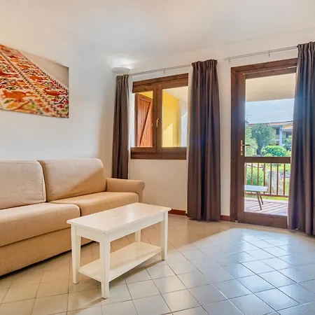 Isa - With Swimming Pool In Costa Serena Just 700 Mt From The Sea