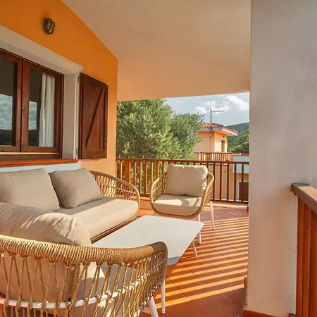 Isa - With Swimming Pool In Costa Serena Just 700 Mt From The Sea Aparthotel