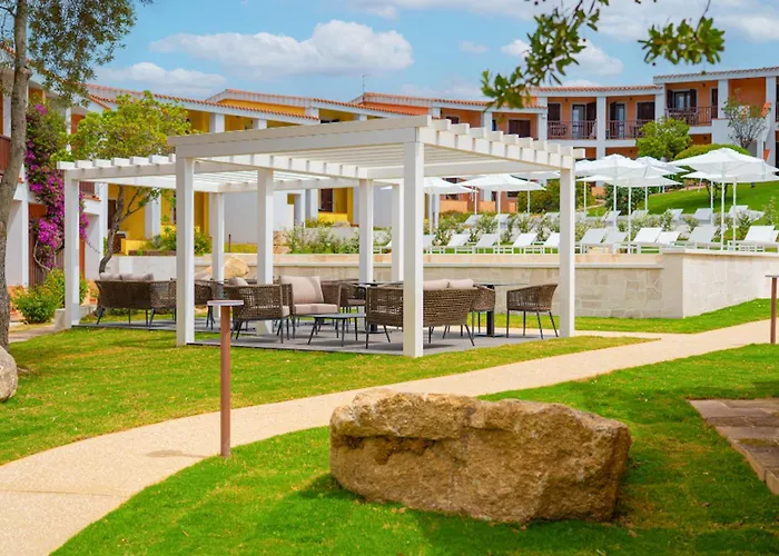 Isa - With Swimming Pool In Costa Serena Just 700 Mt From The Sea Aparthotel Porto Rafael
