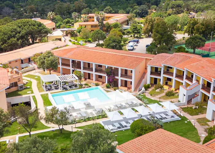 Isa - With Swimming Pool In Costa Serena Just 700 Mt From The Sea 3* Порто-Рафаэль