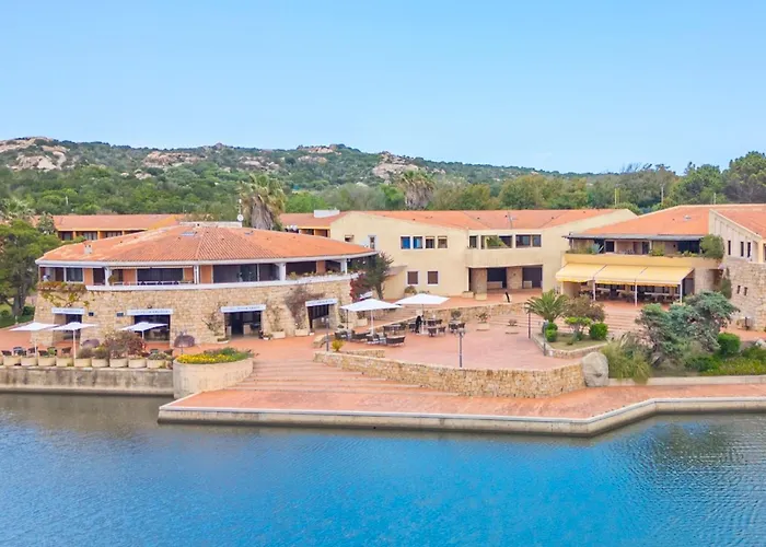 Isa - With Swimming Pool In Costa Serena Just 700 Mt From The Sea