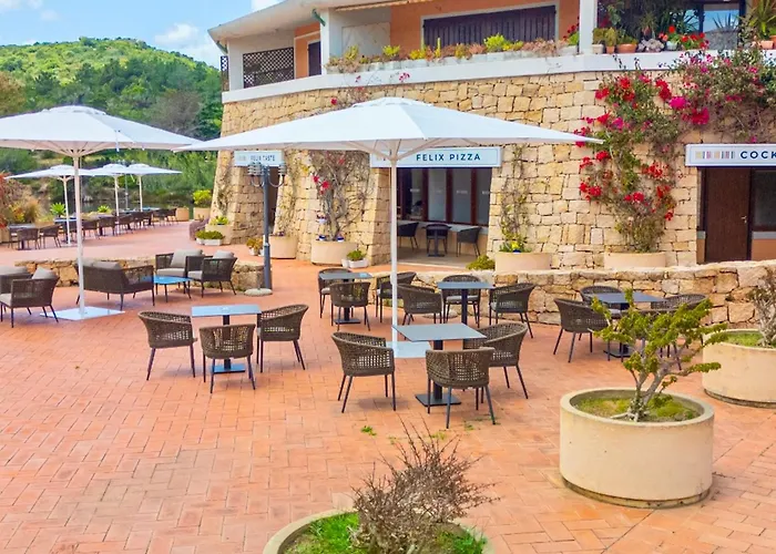 Isa - With Swimming Pool In Costa Serena Just 700 Mt From The Sea Porto Rafael