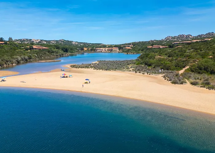 Isa - With Swimming Pool In Costa Serena Just 700 Mt From The Sea 3*