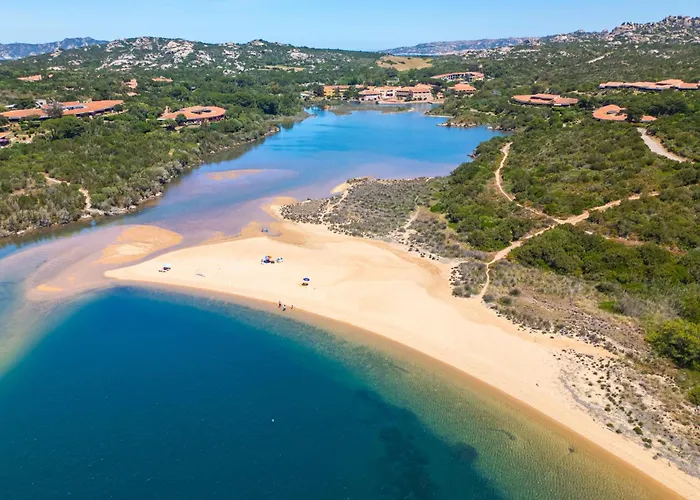 Isa - With Swimming Pool In Costa Serena Just 700 Mt From The Sea 3*