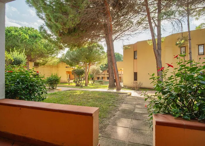 Aparthotel Isa - With Swimming Pool In Costa Serena Just 700 Mt From The Sea 3*